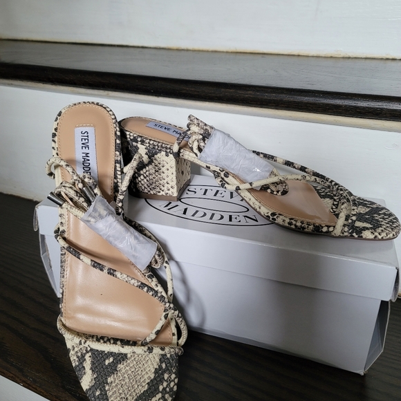 Steve Madden Lace up sandals - Picture 2 of 5